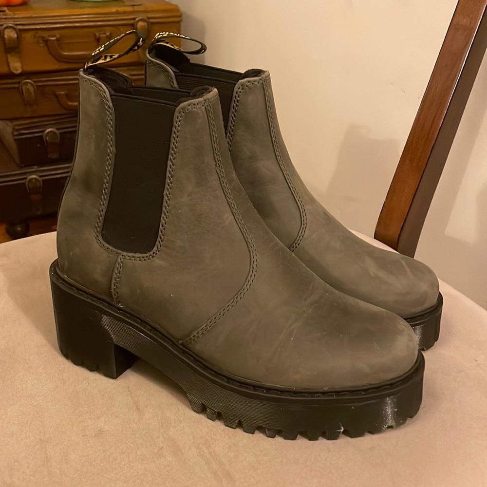 Dr Martens Rometty in Slate